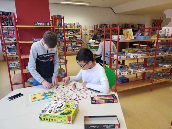 Deutsche Sprache lernen in der Bibliothek