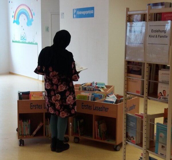 Bibliotheksbesuch gehört zum Sprachunterricht