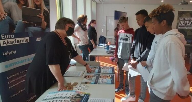 Praxisberater*innen: Berufswahlmesse an Leipziger Oberschule