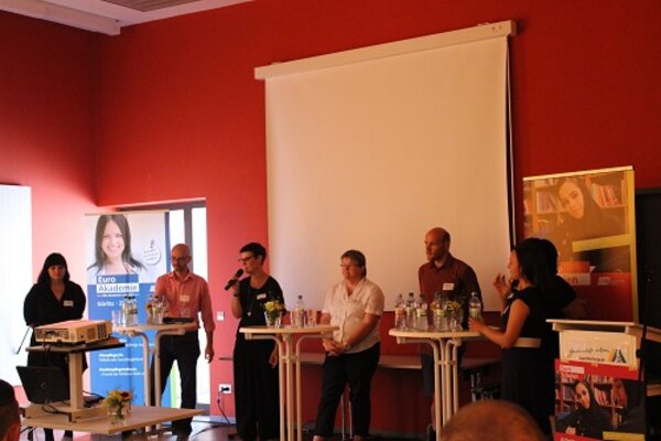 Herzlich willkommen … und bitte unterschreiben Sie hier