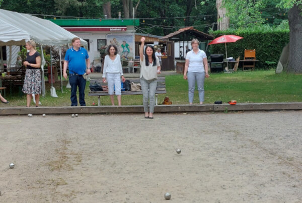 30 Jahre Euro-Schulen Berlin-Brandenburg: ruhige Kugel beim Sommerfest
