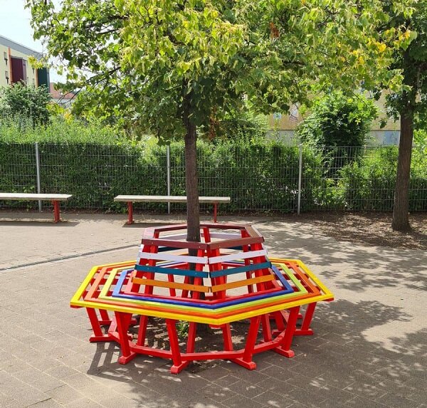 Neue Sitzgelegenheit für die Grundschule Schmölln