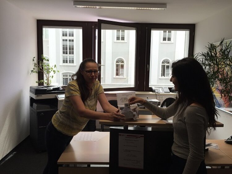 Nicht wegwerfen – sondern einwerfen! Das ist das Motto der Euro-Schulen Wiesbaden