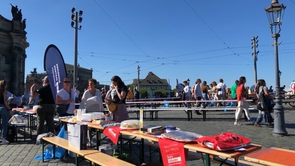 Gastmahl für alle – Dresden is(s)t bunt
