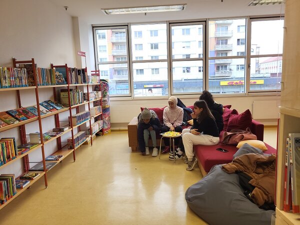 Deutsche Sprache lernen in der Bibliothek