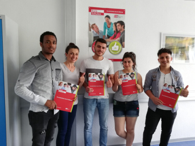 Zeugnisübergabe – herzlichen Glückwunsch zum bestandenen Hauptschulabschluss!