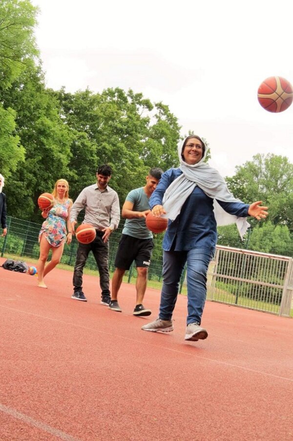 Basketball-Challenge für den Integrationskurs 76