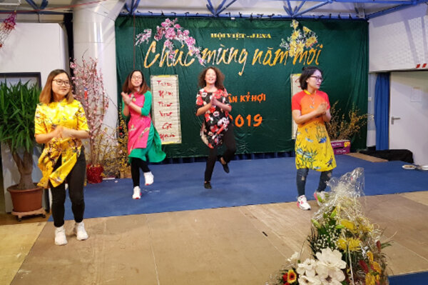 Buntes vietnamesisches Neujahrsfest