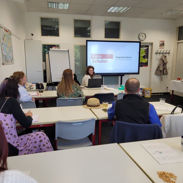 Verwaltungspersonal schult sich gegenseitig