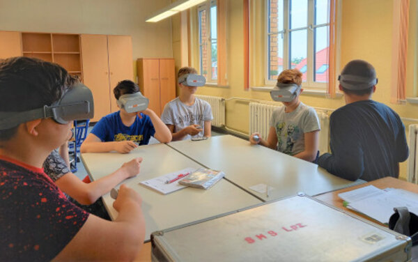 Berufsfelderkundung mit Virtual-Reality-Brillen