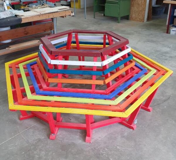 Neue Sitzgelegenheit für die Grundschule Schmölln