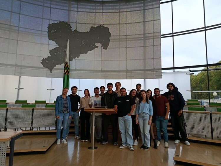 Jugendintegrationskurs besucht den Sächsischen Landtag