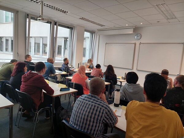 100. Berufssprachkurs!