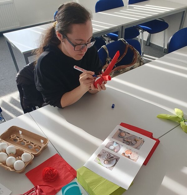 Osterdeko à la „Reha-Integrativ“: Kreativität trifft Gaumenfreude!