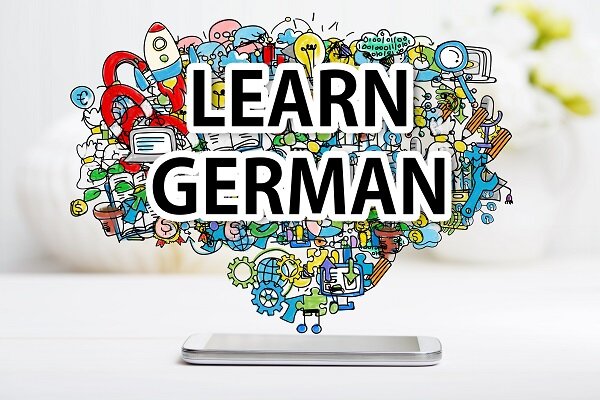 Berufssprachkurse B2 und C1 Farbenfrohe Illustration, mit zahlreichen, sehr unterschiedlichen Bilder - von Pflanzen, Eurozeichen, Musiknoten, Puzzleteilen, Lupe, Rakete bis zur Glühbirne. Zentriert steht in großen Buchstaben LEARN GERMAN.