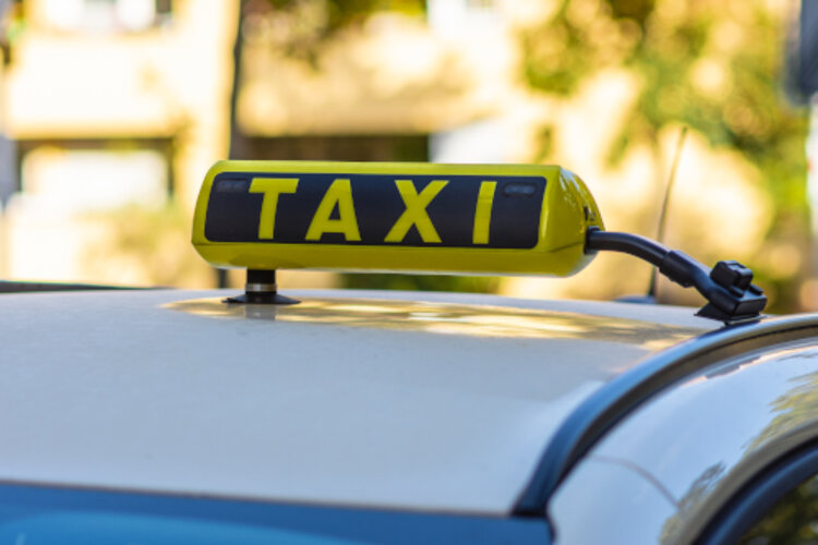 Mit dem Taxi zur Bildung