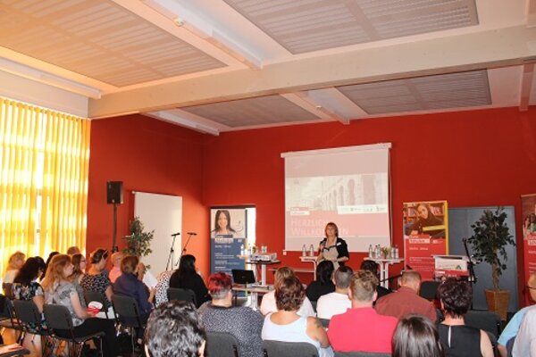 Herzlich willkommen … und bitte unterschreiben Sie hier