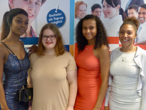 Abschlussfeier an der Euro Akademie durch Euro-Schulen musikalisch begleitet