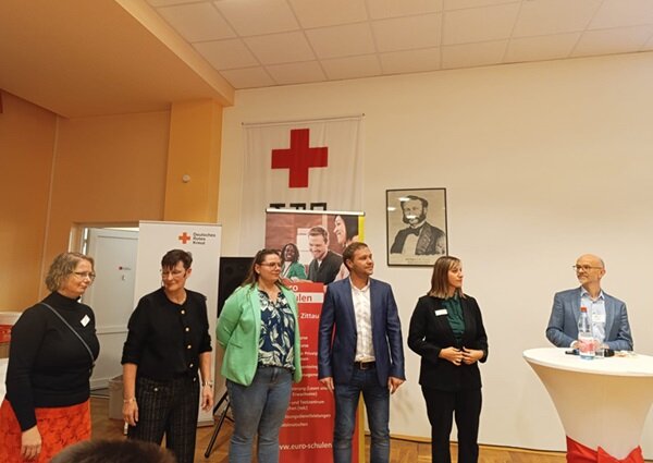 Menschen erfolgreich in Arbeit oder Ausbildung begleiten Teilnehmende der Ausbildungsmarktmentoren stellen sich vor.