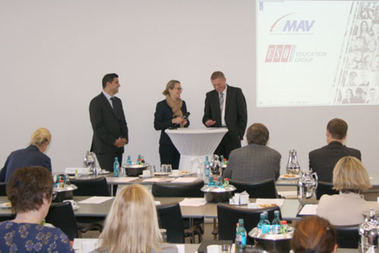 Erfahrungsaustausch zum Thema „Integration von Flüchtlingen in Arbeit und Ausbildung“