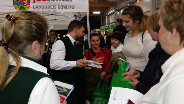 ESF-BAMF-Kursteilnehmerinnen auf Pflegemesse