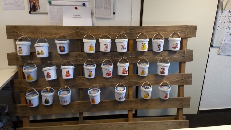 Ein Upcycling-Adventskalender für das Kollegium