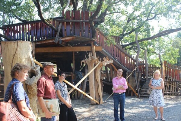 Herzlich willkommen … und bitte unterschreiben Sie hier