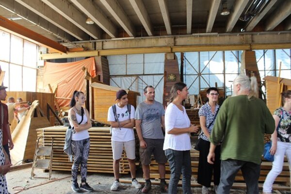 Herzlich willkommen … und bitte unterschreiben Sie hier