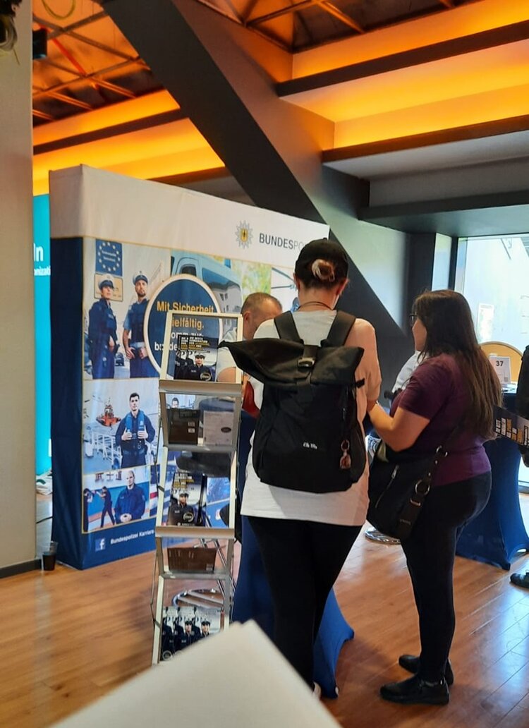 Berufssprachkurs besucht Jobmesse Dresden