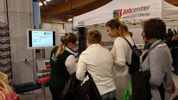 ESF-BAMF-Kursteilnehmerinnen auf Pflegemesse