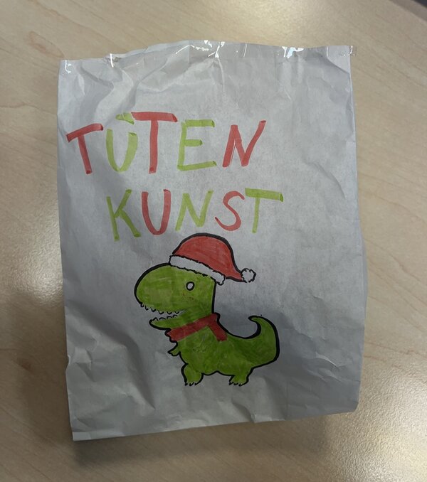 Kreative Spendenaktion: „Tüten-Kunst“ für den guten Zweck