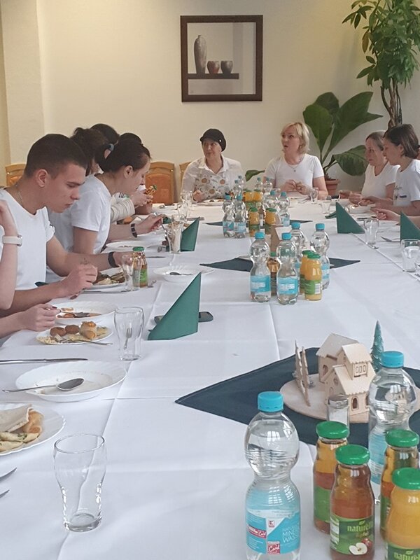 Verknüpfung von Sprache und Essen