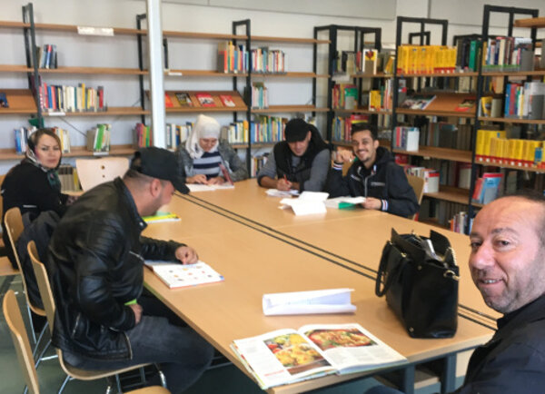 Alphabetisierungskurs in der Bücherei