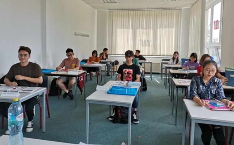 B2-Sprachkurs für unsere neuen Vietnames*innen gestartet