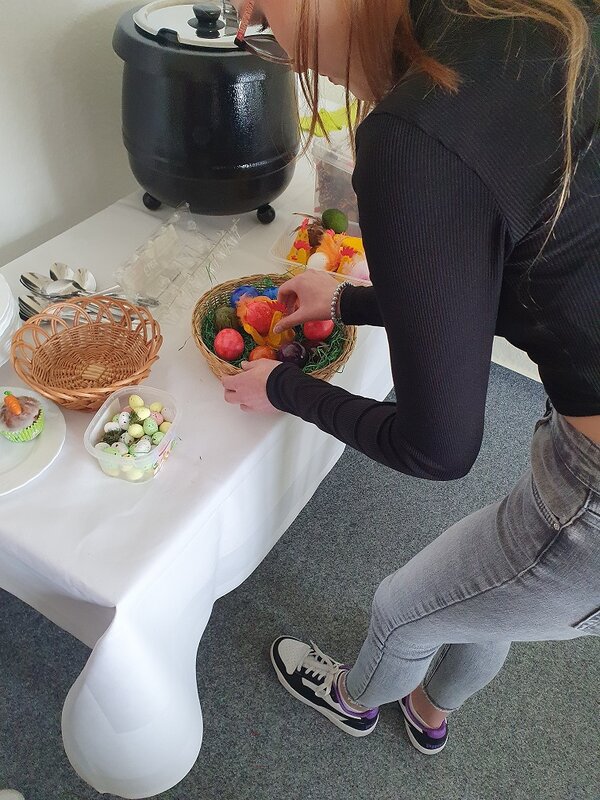 Osterdeko à la „Reha-Integrativ“: Kreativität trifft Gaumenfreude!