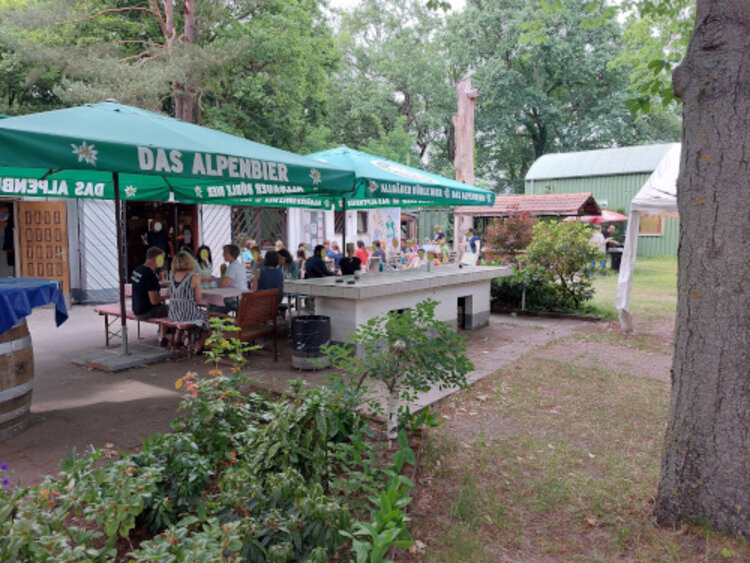 30 Jahre Euro-Schulen Berlin-Brandenburg: ruhige Kugel beim Sommerfest