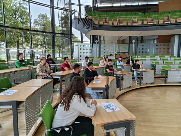 Jugendintegrationskurs besucht den Sächsischen Landtag