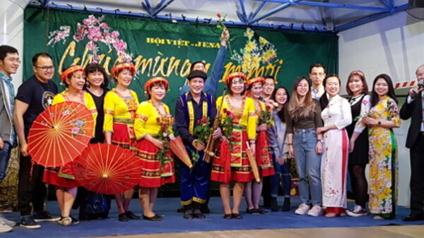 Buntes vietnamesisches Neujahrsfest