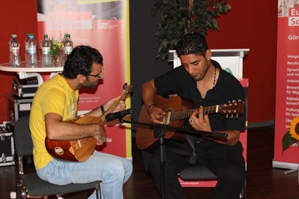 Herzlich willkommen … und bitte unterschreiben Sie hier