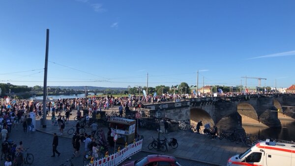 Gastmahl für alle – Dresden is(s)t bunt