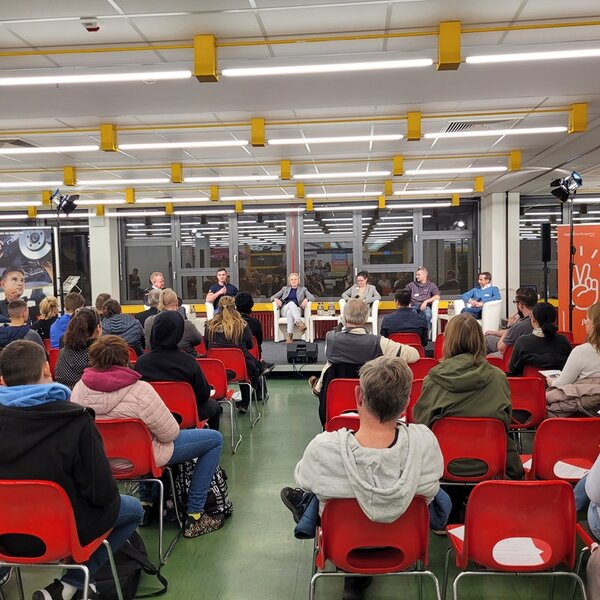 Eltern erkunden Wege in die Ausbildung