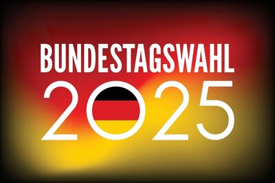 Bundestagswahl 2025 Auf einem schwarz-rot-goldenen Hintergrund stehen in weißer Schrift die Worte "Bundestagswahl 2025".