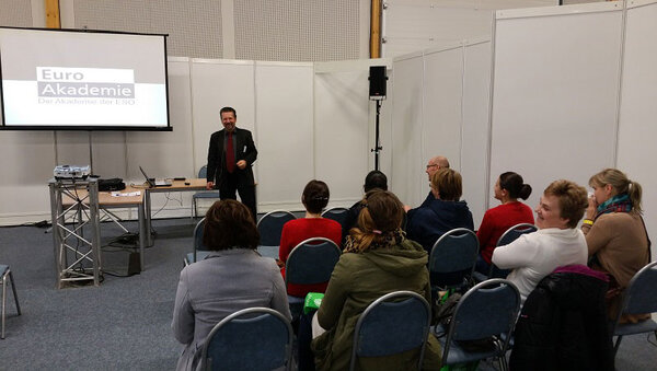 ESF-BAMF-Kursteilnehmerinnen auf Pflegemesse