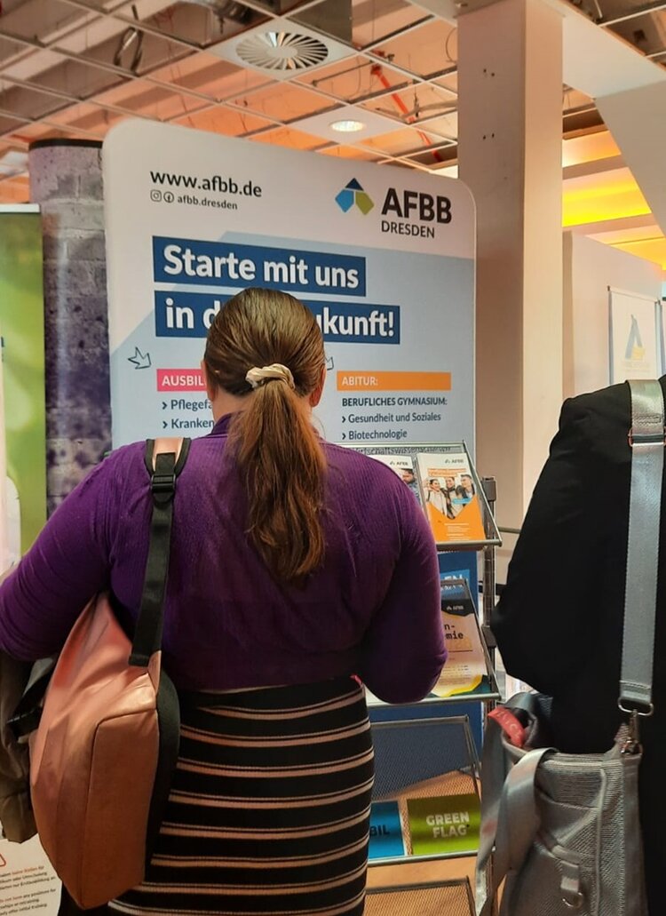 Berufssprachkurs besucht Jobmesse Dresden