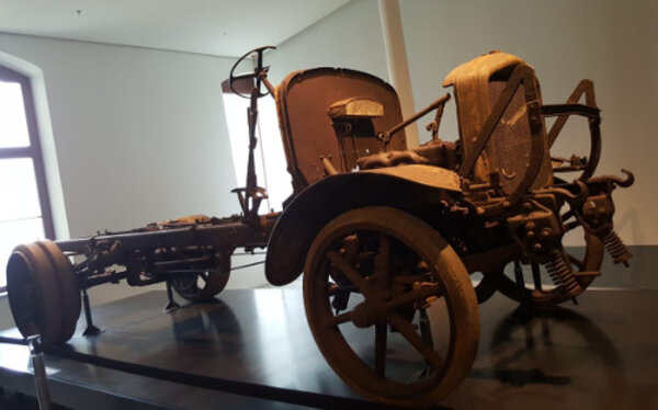 Gegensätze ziehen sich an – Contrasts are known to attract each other