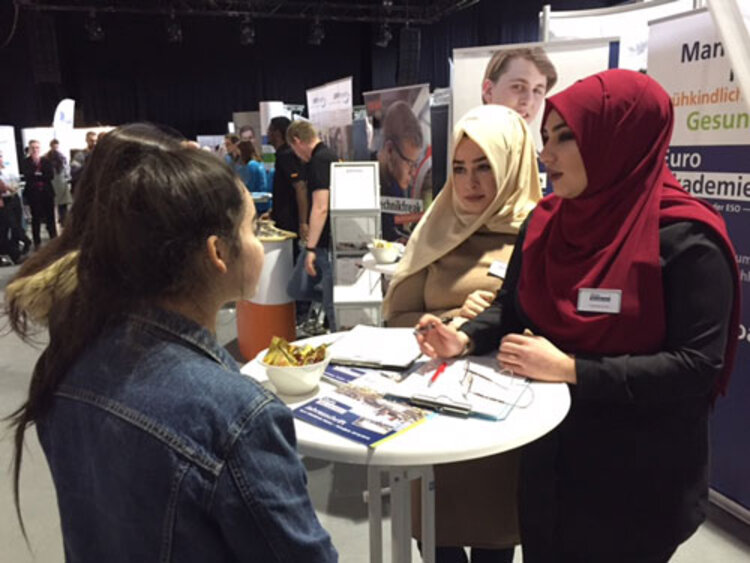 Euro-Schulen auf der Ausbildungsmesse in Wiesbaden